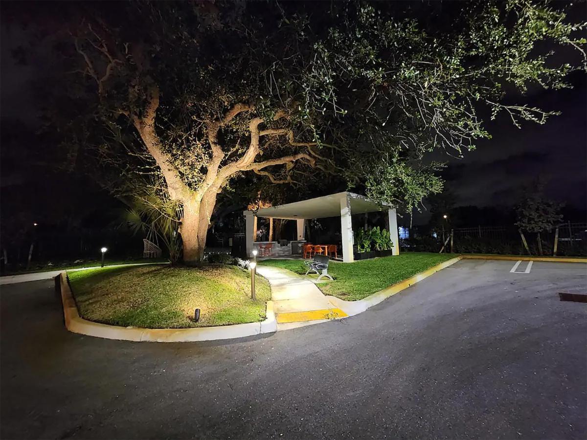 Lux Place And Cozy 3Beds 2Rooms Enjoy Life In Wpb Gym, Ev Station Nearby The Downtown And Beaches Γουεστ Παλμ Μπιτς Εξωτερικό φωτογραφία